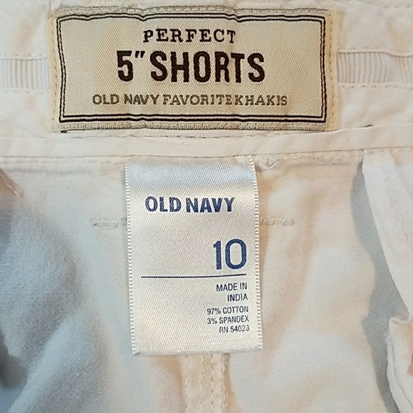 🦄 White Old Navy shorts - Picture 3 of 8